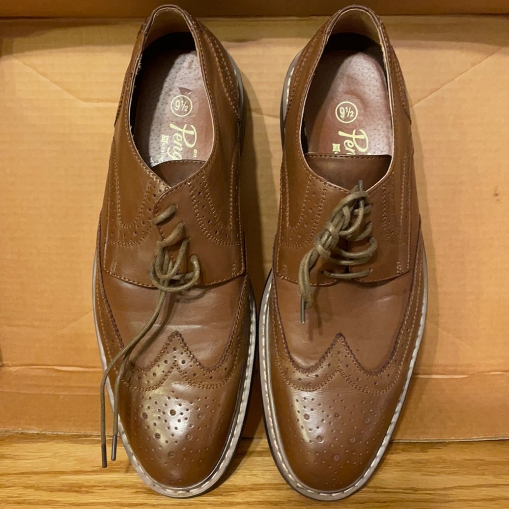 Men’s original penguin brown leather oxfords with contrast stitching.